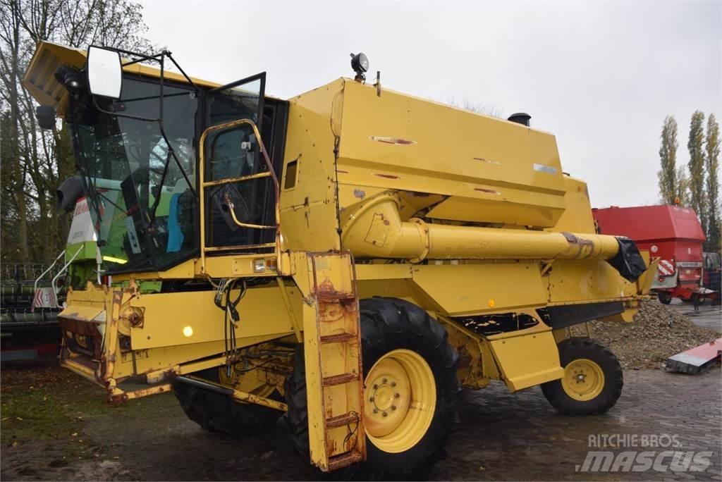 New Holland TF 42 Ražas novākšanas kombaini