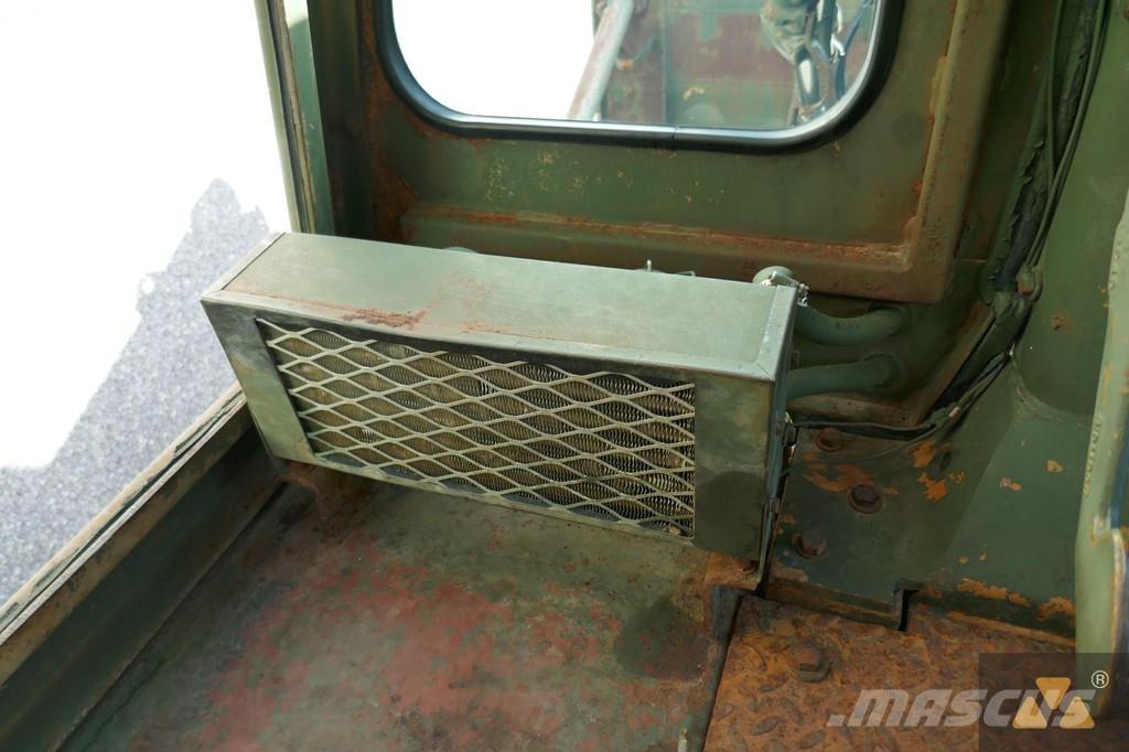 CAT D7G Ex-army Kāpurķēžu buldozeri