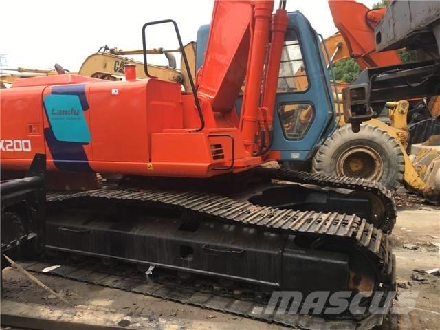 Hitachi EX 200 Kāpurķēžu ekskavatori
