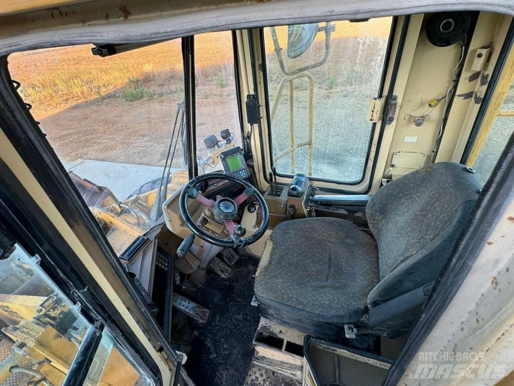 CAT 966 F Iekrāvēji uz riteņiem