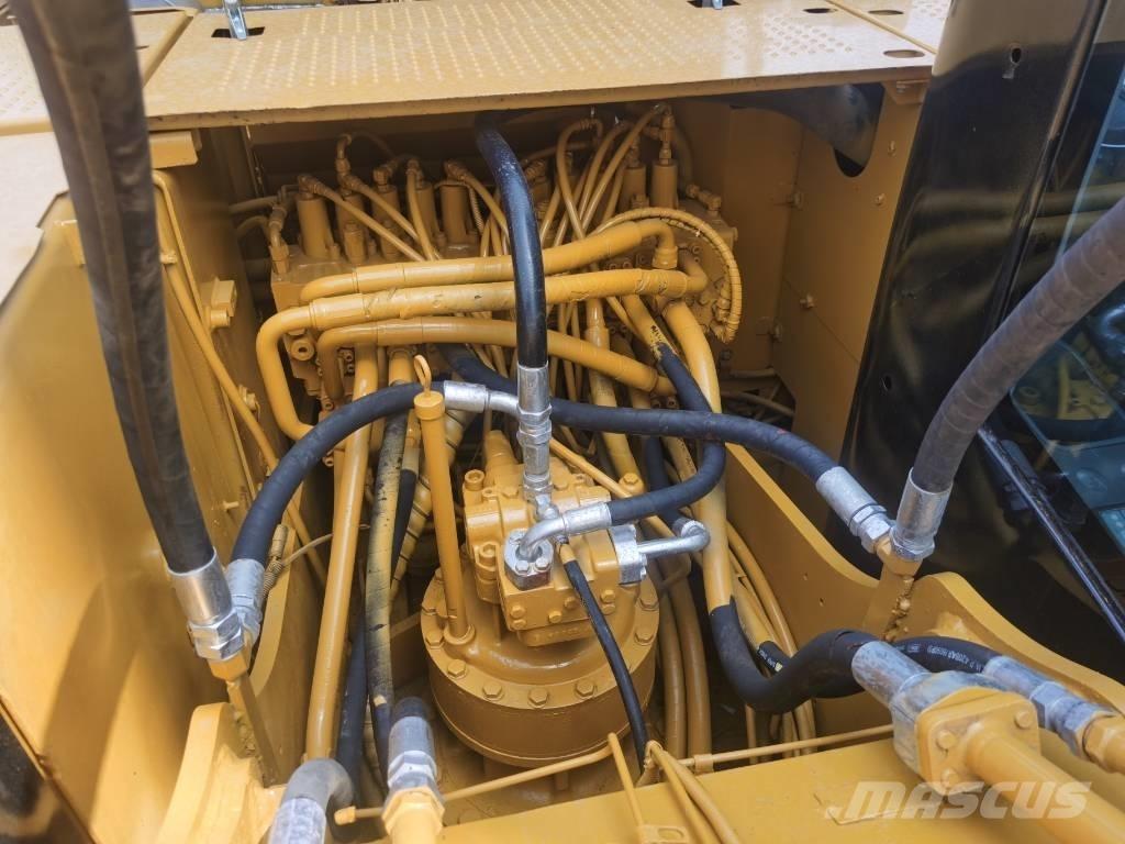 CAT 320 D2 Kāpurķēžu ekskavatori