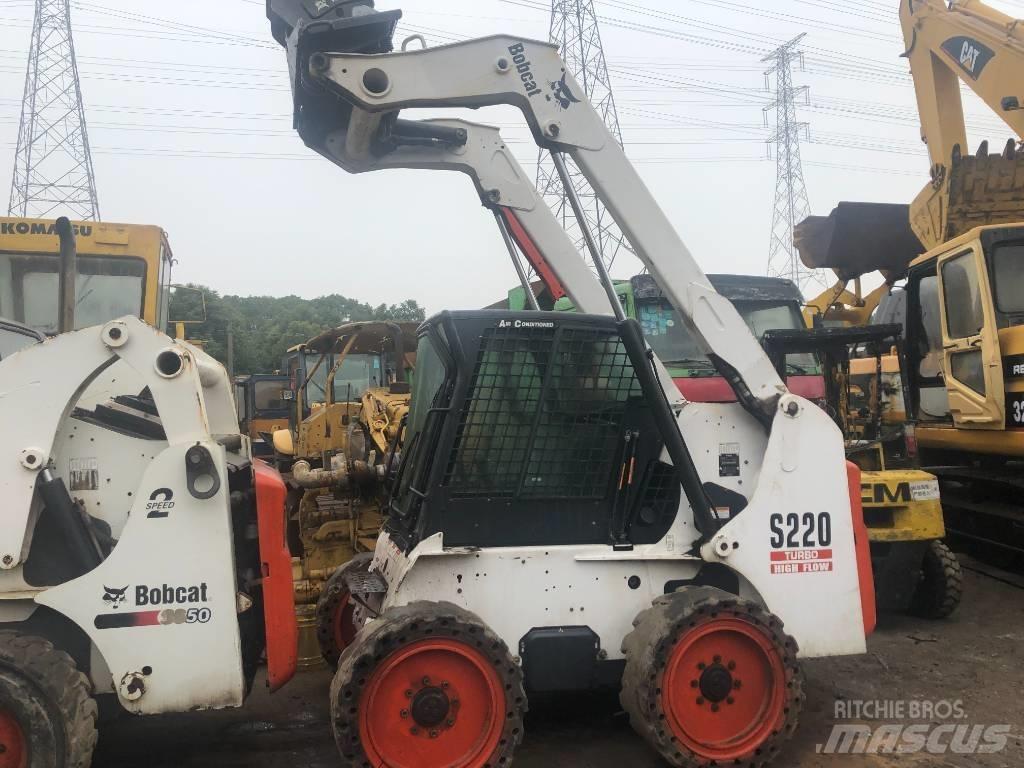 Bobcat S 220 Lietoti riteņu kompaktiekrāvēji