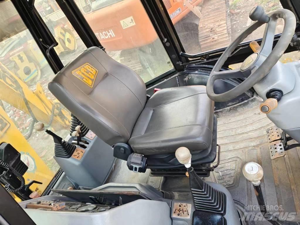 JCB 3cx Ekskavatori-iekrāvēji