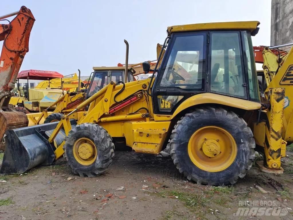JCB 3cx Ekskavatori-iekrāvēji