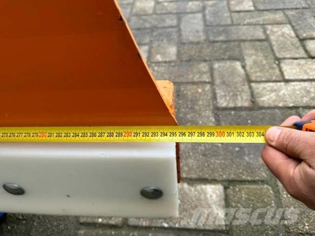  Sneeuwschuif lfn 30 Sniega naži un tīrītāji