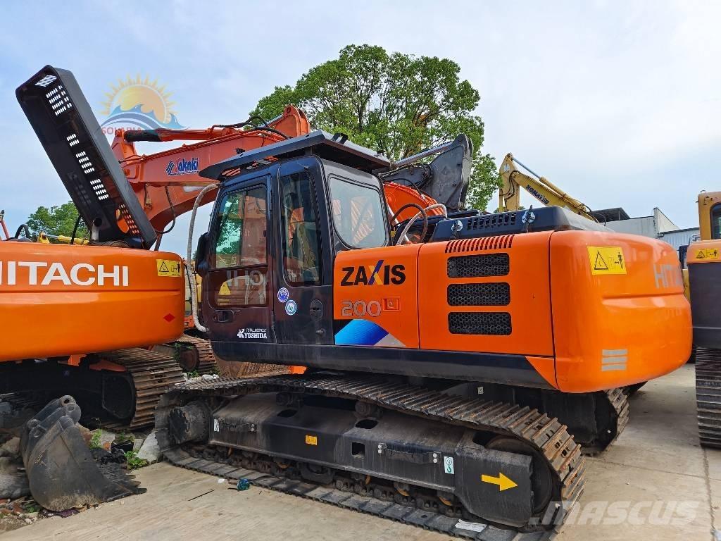 Hitachi ZX 200 Kāpurķēžu ekskavatori