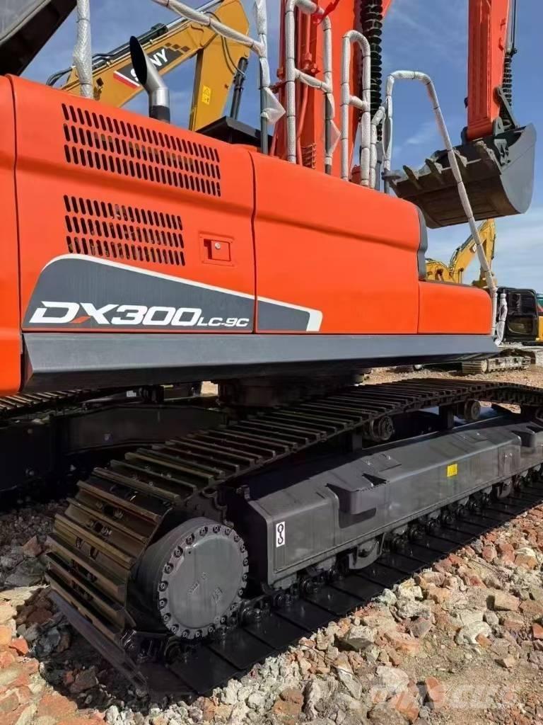 Doosan 300LC-9C Kāpurķēžu ekskavatori