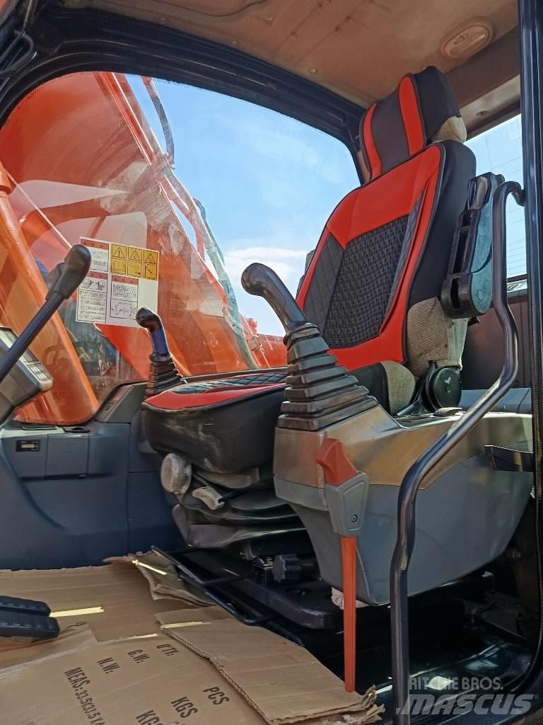 Doosan DX150 LC Kāpurķēžu ekskavatori