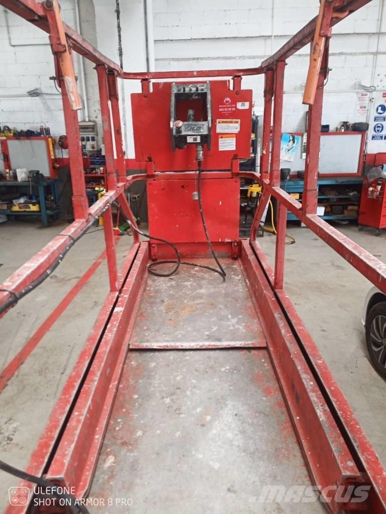 JLG 2030 ES Šķerveida pacēlāji