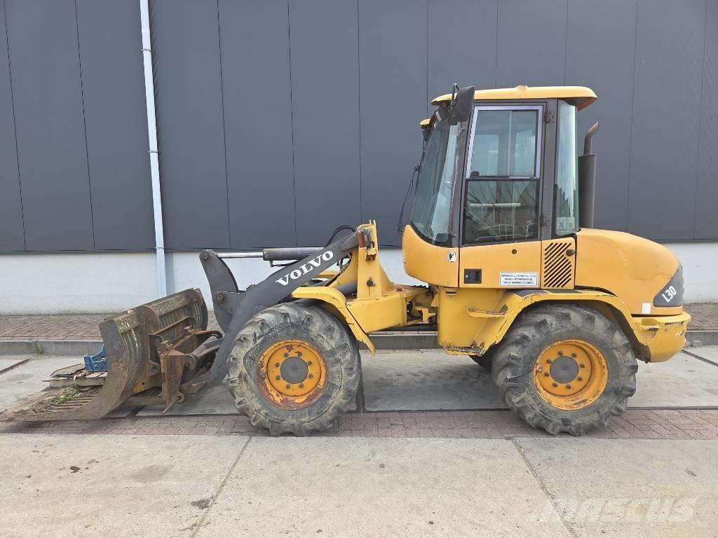 Volvo L 30 B Iekrāvēji uz riteņiem