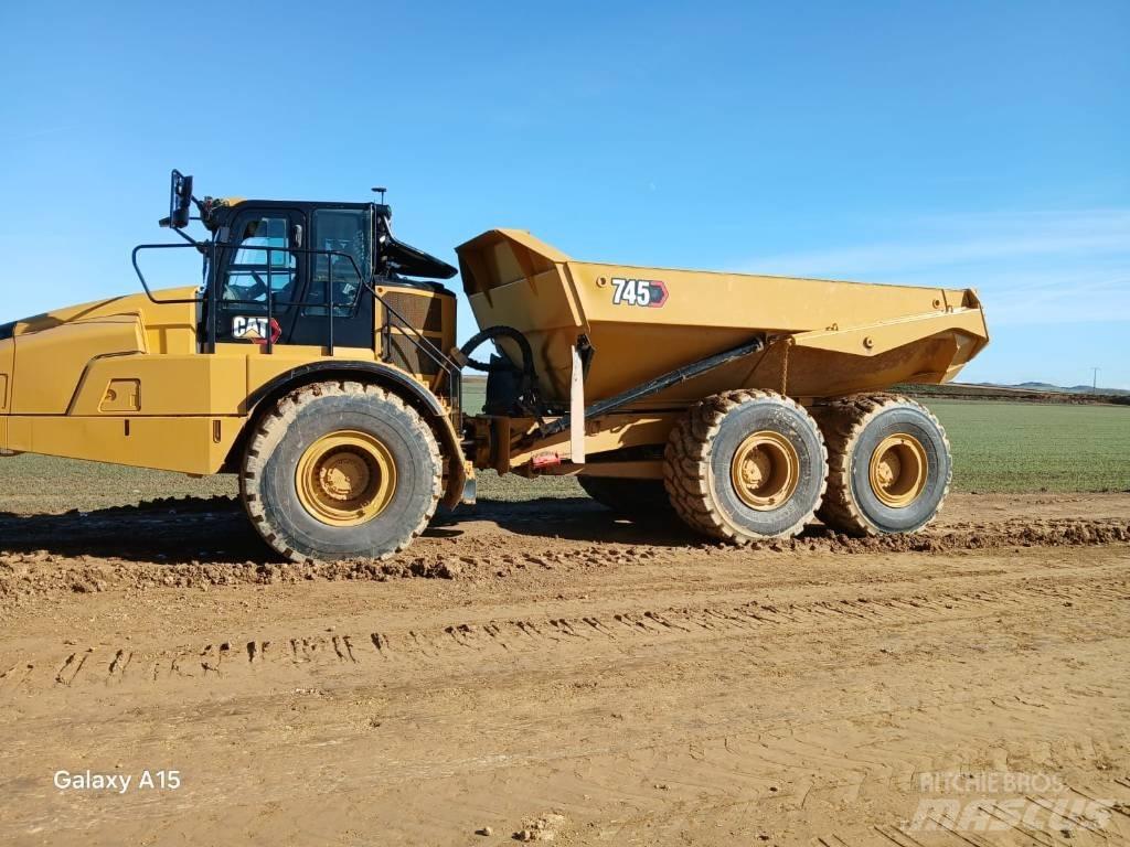 CAT 745 Artikulētie pašizgāzēji