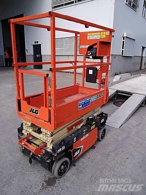 JLG ES 1330 L Šķerveida pacēlāji