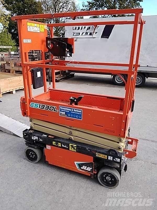 JLG ES 1330 L Šķerveida pacēlāji