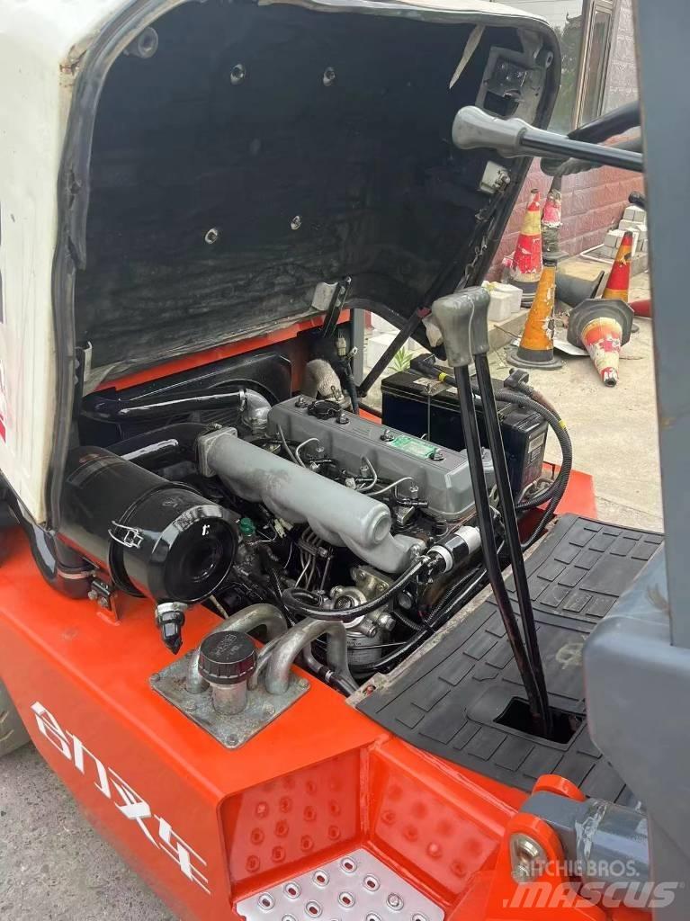 Heli CPC 30 Tehnika ar dīzeļa dzinēju