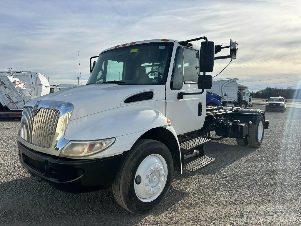 International 4400 Atkritumu izvešanas transports