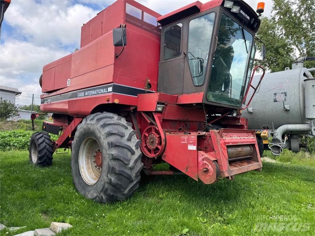Case IH 1680 Axial Ražas novākšanas kombaini