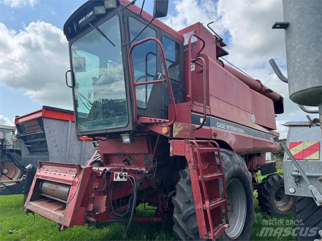 Case IH 1680 Axial Ražas novākšanas kombaini