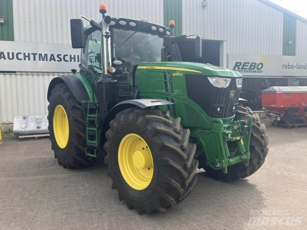 John Deere 6250R Traktori