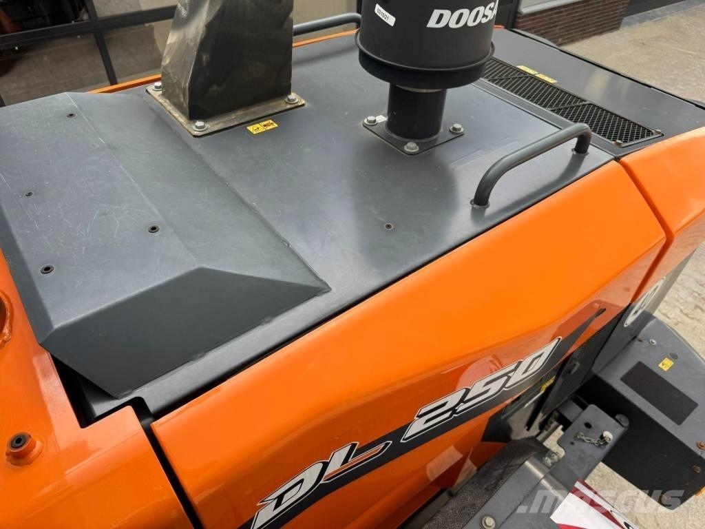 Doosan DL 250-7 Iekrāvēji uz riteņiem