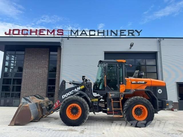 Doosan DL 250-7 Iekrāvēji uz riteņiem
