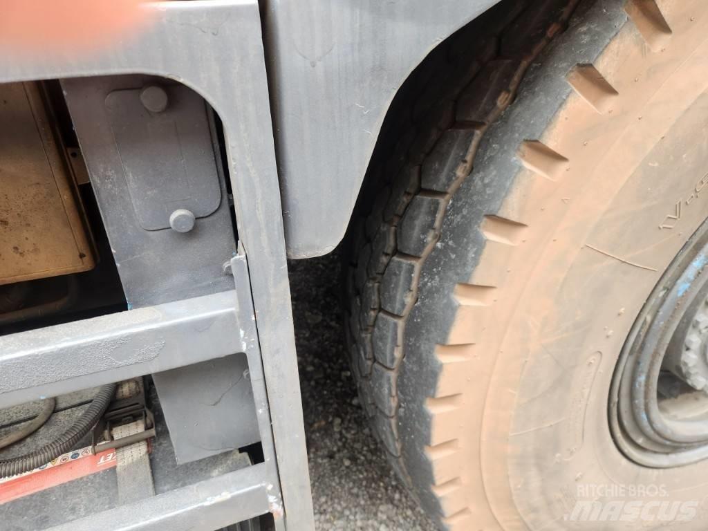Kobelco RK 250-5 Celtņi nelīdzenām virsmām