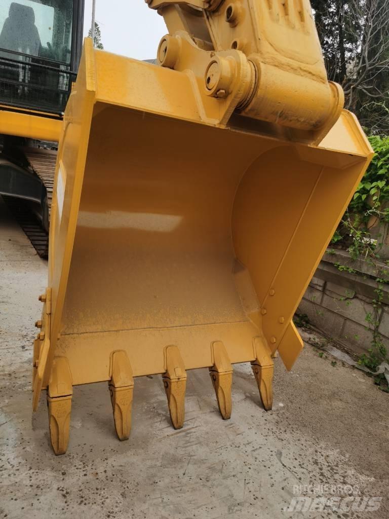 Komatsu PC 220-7 Kāpurķēžu ekskavatori