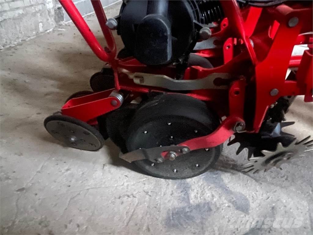 Väderstad TPV 12 Precīzās izsējas sējmašīnas 