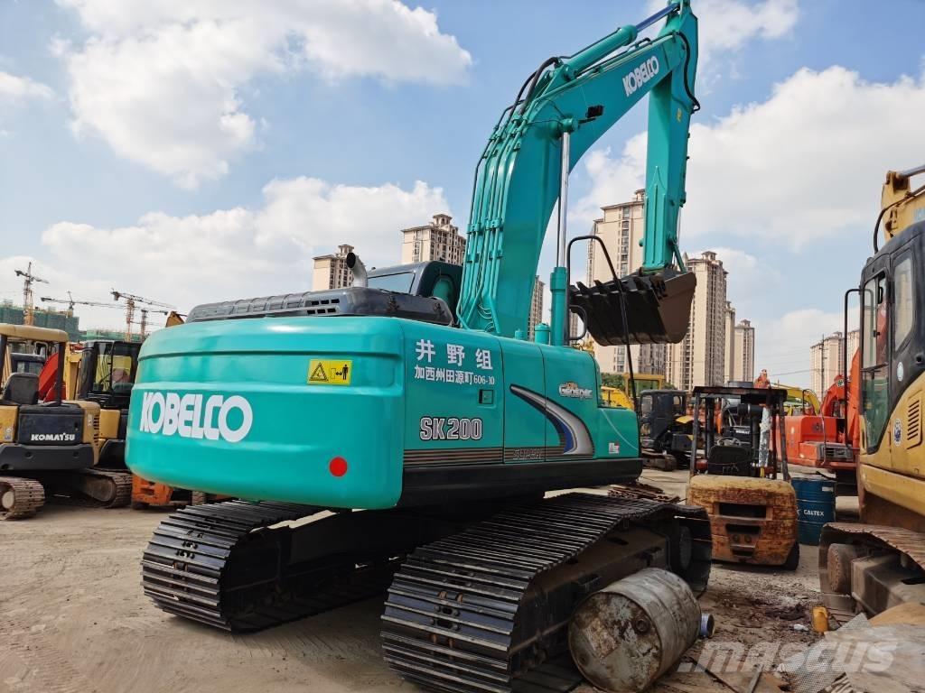 Kobelco SK 200 Kāpurķēžu ekskavatori