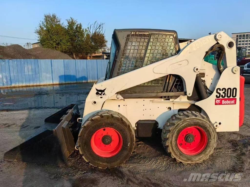 Bobcat S 300 Lietoti riteņu kompaktiekrāvēji