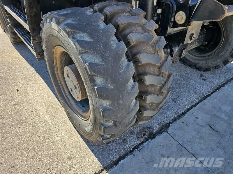 CAT M 320F Ekskavatori uz riteņiem