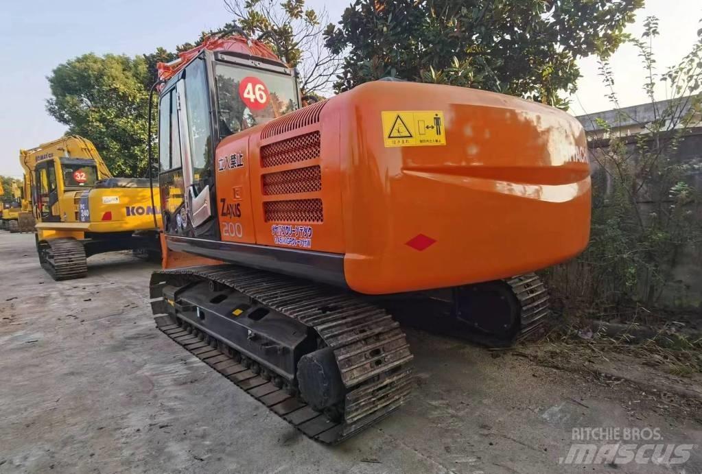 Hitachi ZX 200 Kāpurķēžu ekskavatori