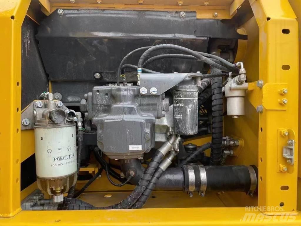 Komatsu PC220-8 Kāpurķēžu ekskavatori