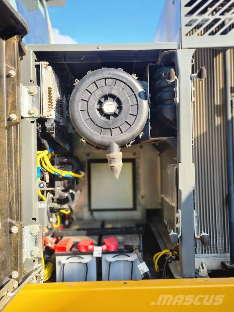 Liebherr R 930 LC Kāpurķēžu ekskavatori