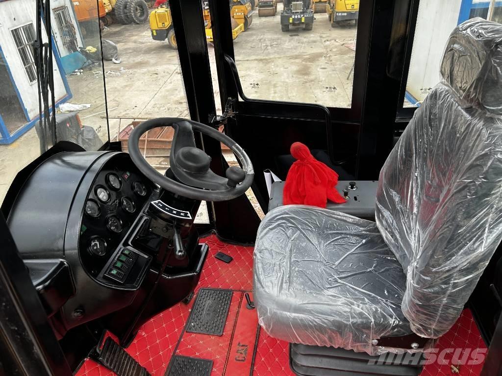 CAT 966H Iekrāvēji uz riteņiem