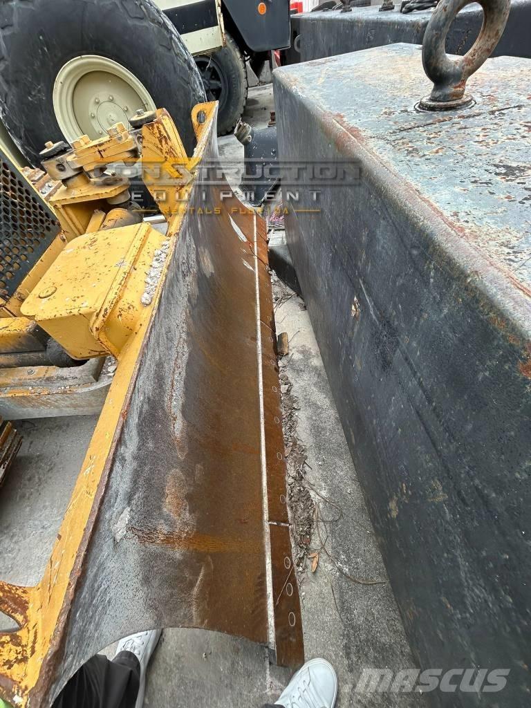 CAT D 3 C III Kāpurķēžu buldozeri