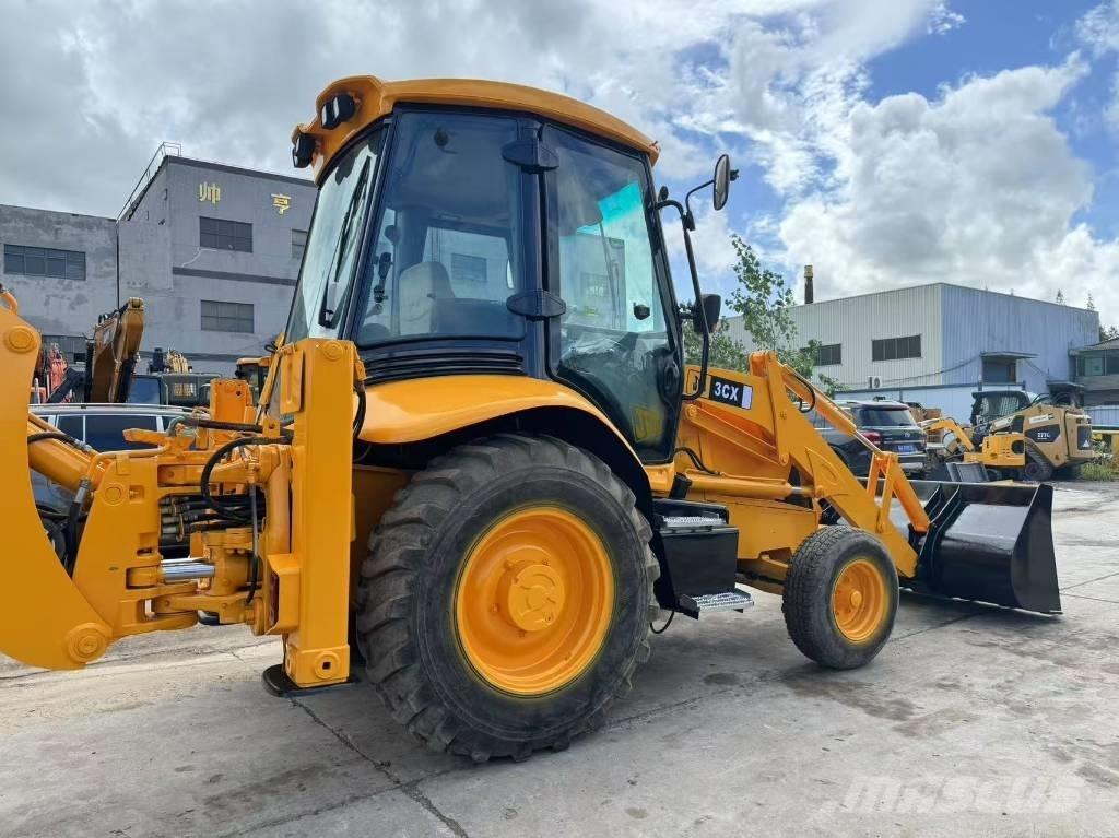 JCB 3CX Ekskavatori-iekrāvēji