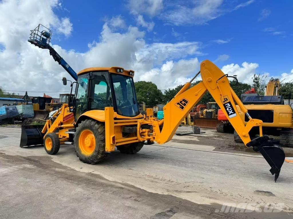 JCB 3CX Ekskavatori-iekrāvēji