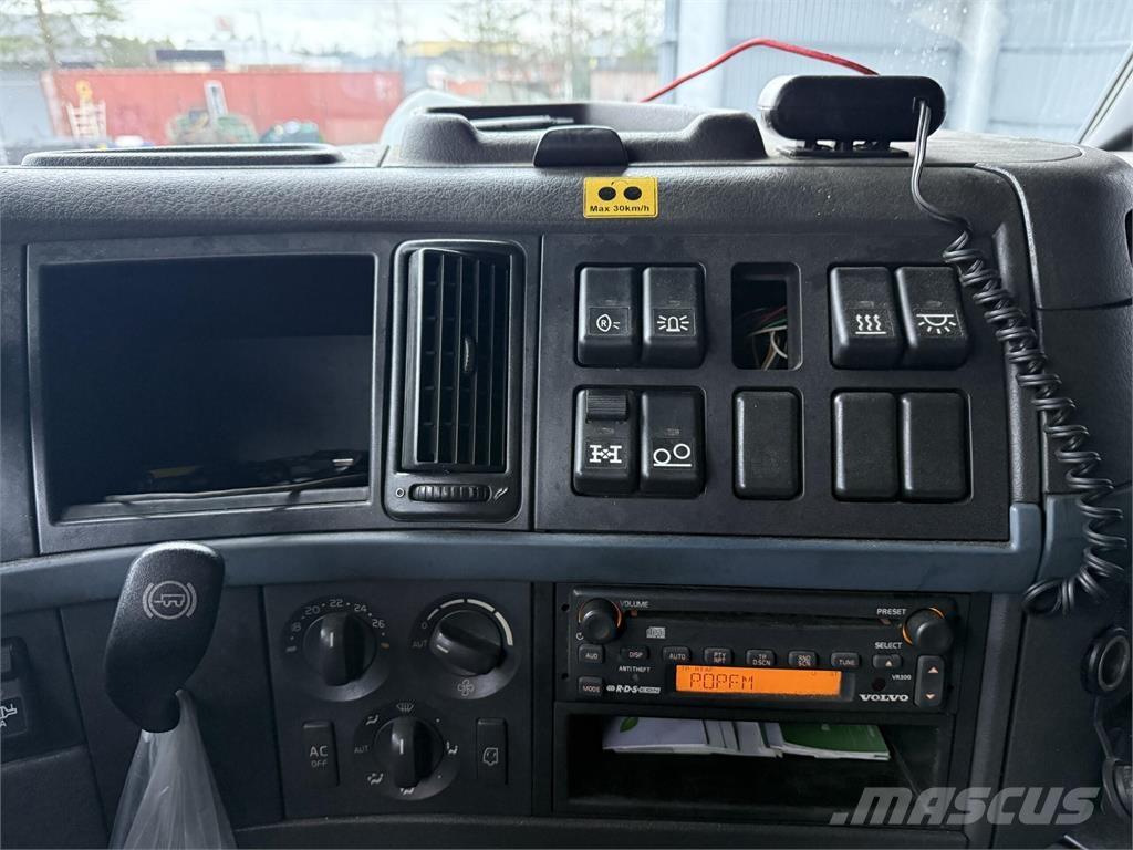 Volvo FH13 6x4 Treileri ar āķi