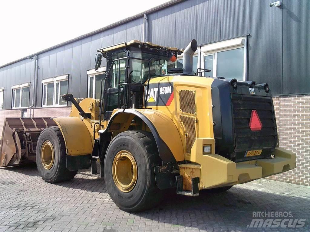 CAT 950M Iekrāvēji uz riteņiem