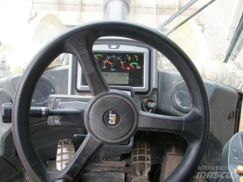 CAT 950M Iekrāvēji uz riteņiem