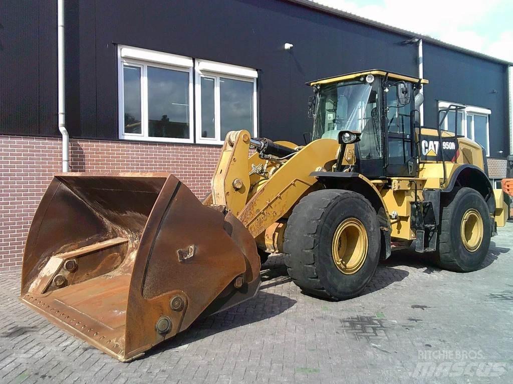 CAT 950M Iekrāvēji uz riteņiem