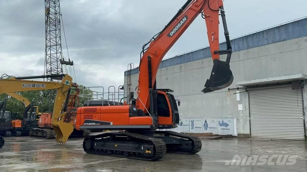 Doosan DX 225 LC Kāpurķēžu ekskavatori