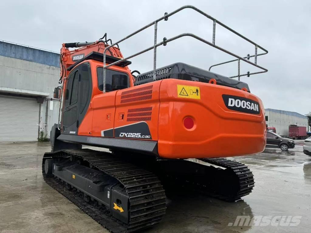 Doosan DX 225 LC Kāpurķēžu ekskavatori