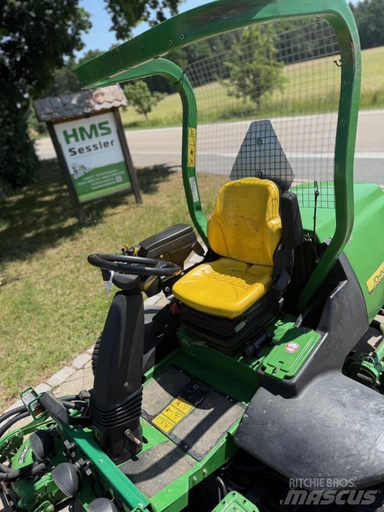 John Deere 8800 Mauriņa traktors