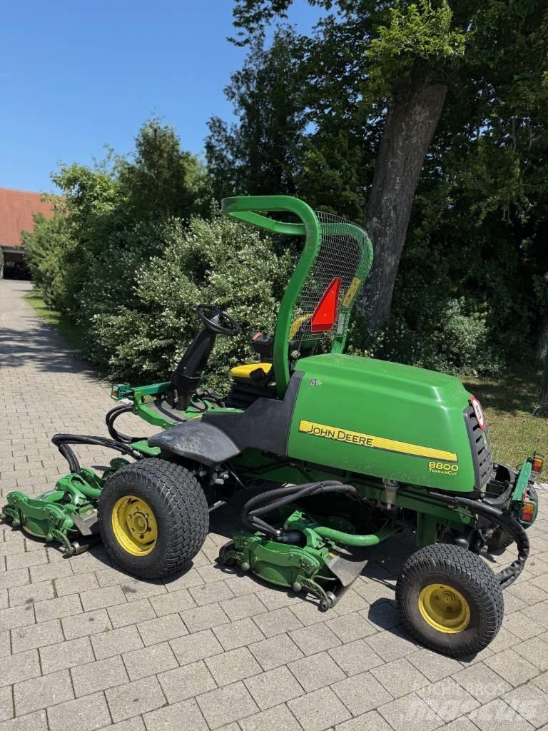 John Deere 8800 Mauriņa traktors