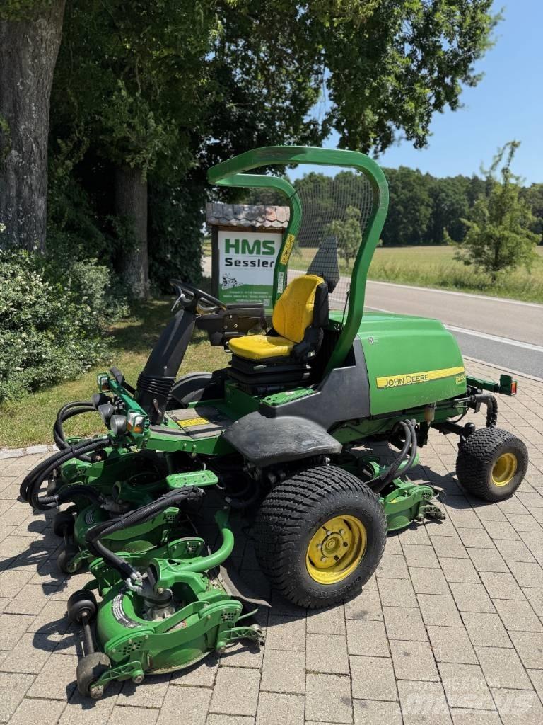 John Deere 8800 Mauriņa traktors