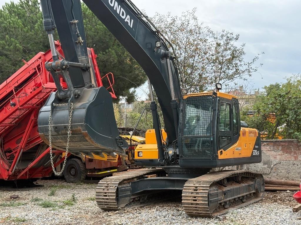 Hyundai Robex 220 LS Kāpurķēžu ekskavatori