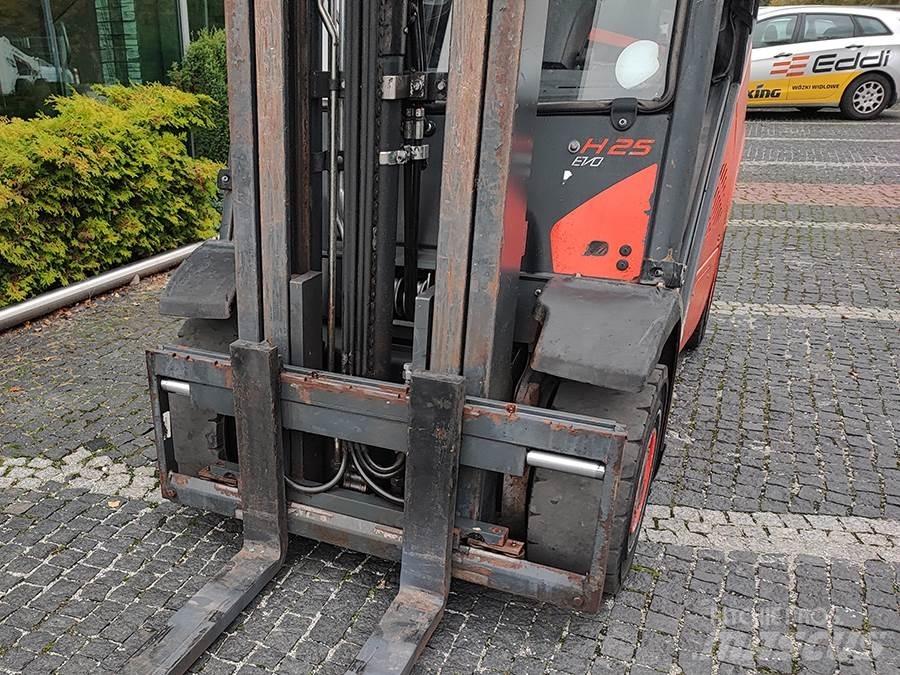 Linde H25D-02 Tehnika ar dīzeļa dzinēju