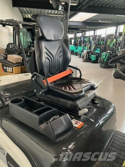 Mitsubishi FD25N3 Tehnika ar dīzeļa dzinēju