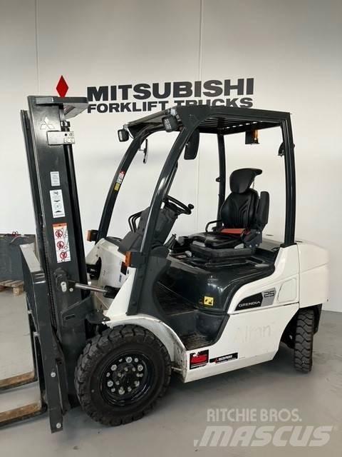 Mitsubishi FD25N3 Tehnika ar dīzeļa dzinēju